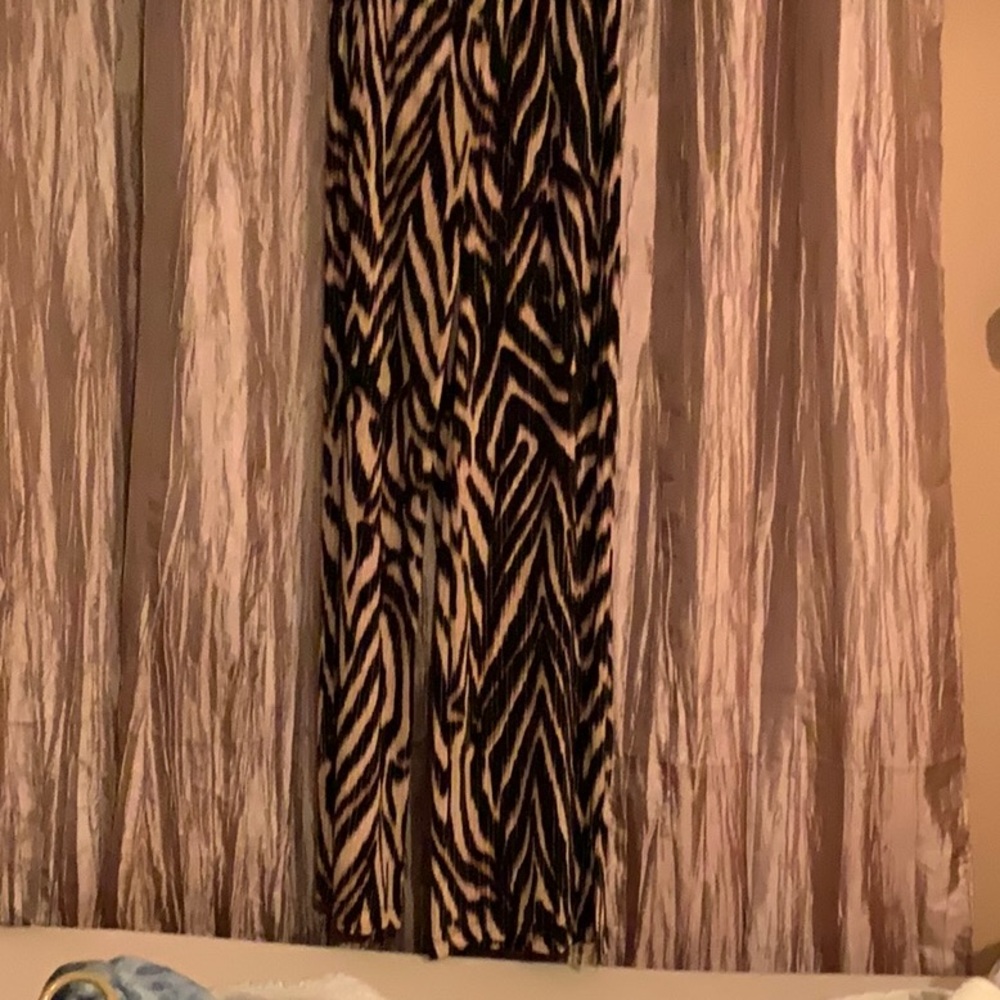 Wide leg, elastic waist pant in zebra print